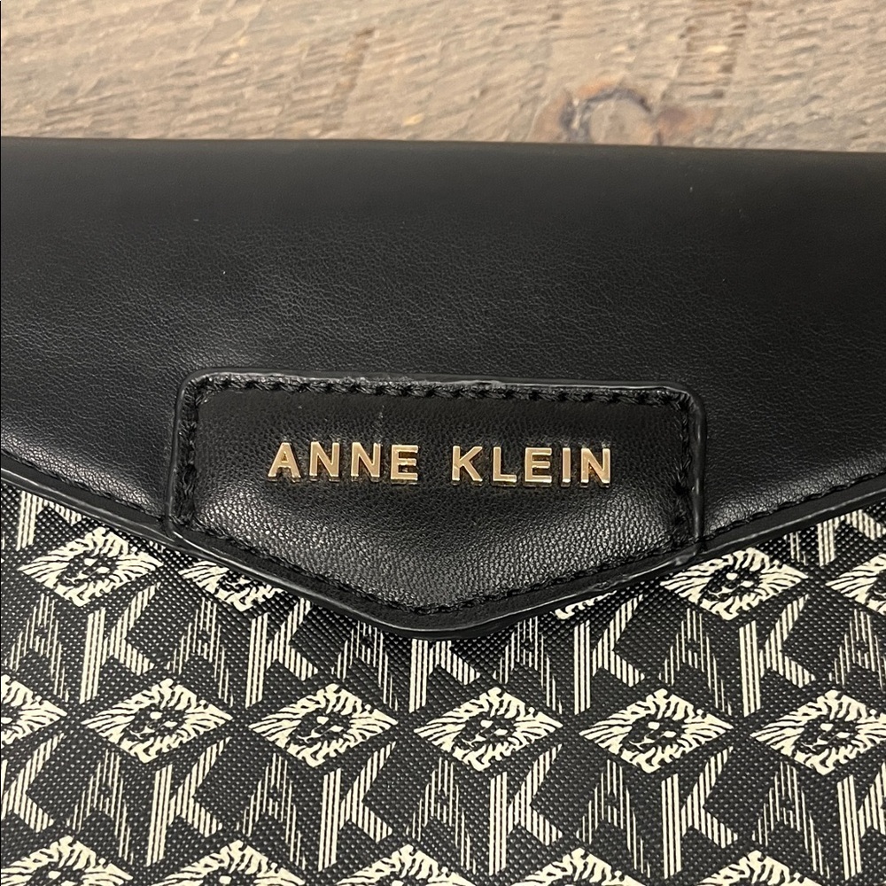 Anne Klein Monogram Black and Cream Clutch/crossbody Envelope Wallet. - Picture 3 of 6